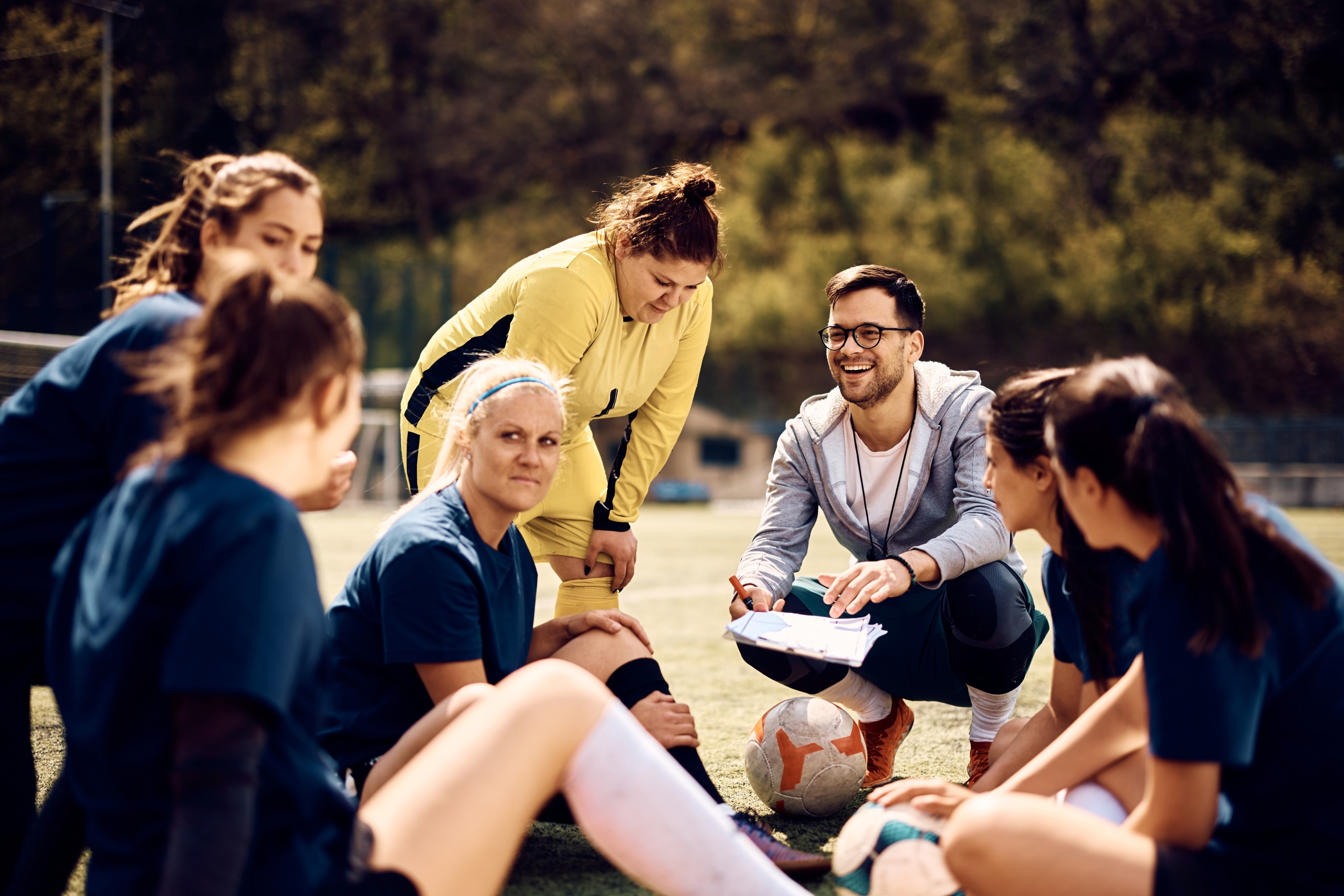 voetbal vrouwenteam met coach