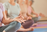 Vrouwen beoefenen yoga