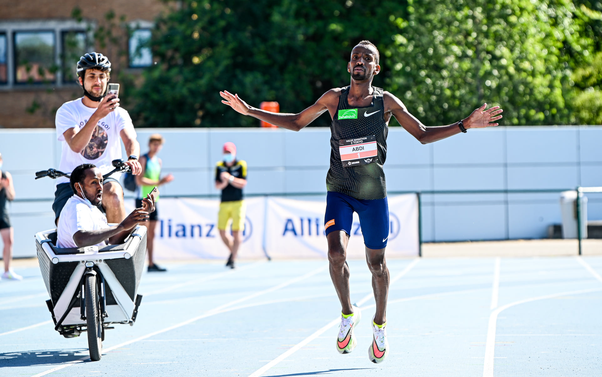 Bashir Abdi_aankomst halve marathon