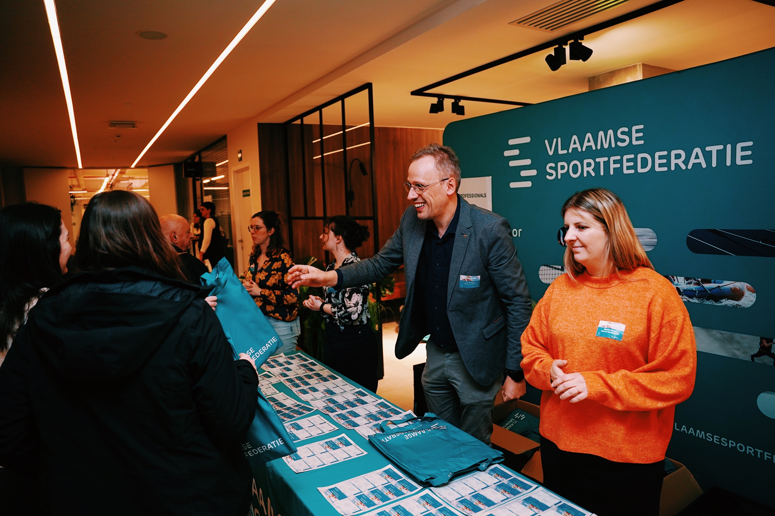 tafel met onthaal voor het politieke debat