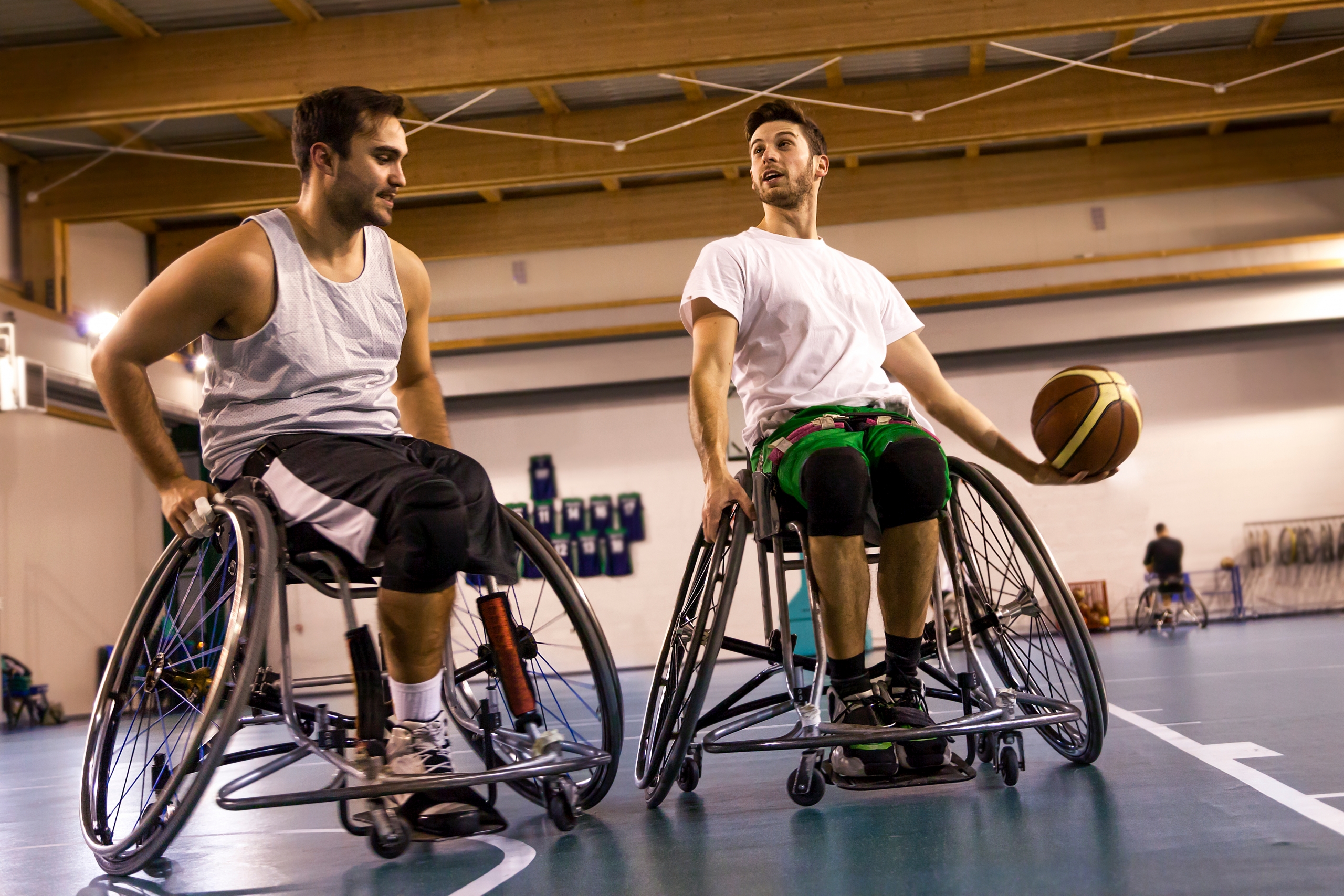 G-sporters spelen basketbalwedstrijd