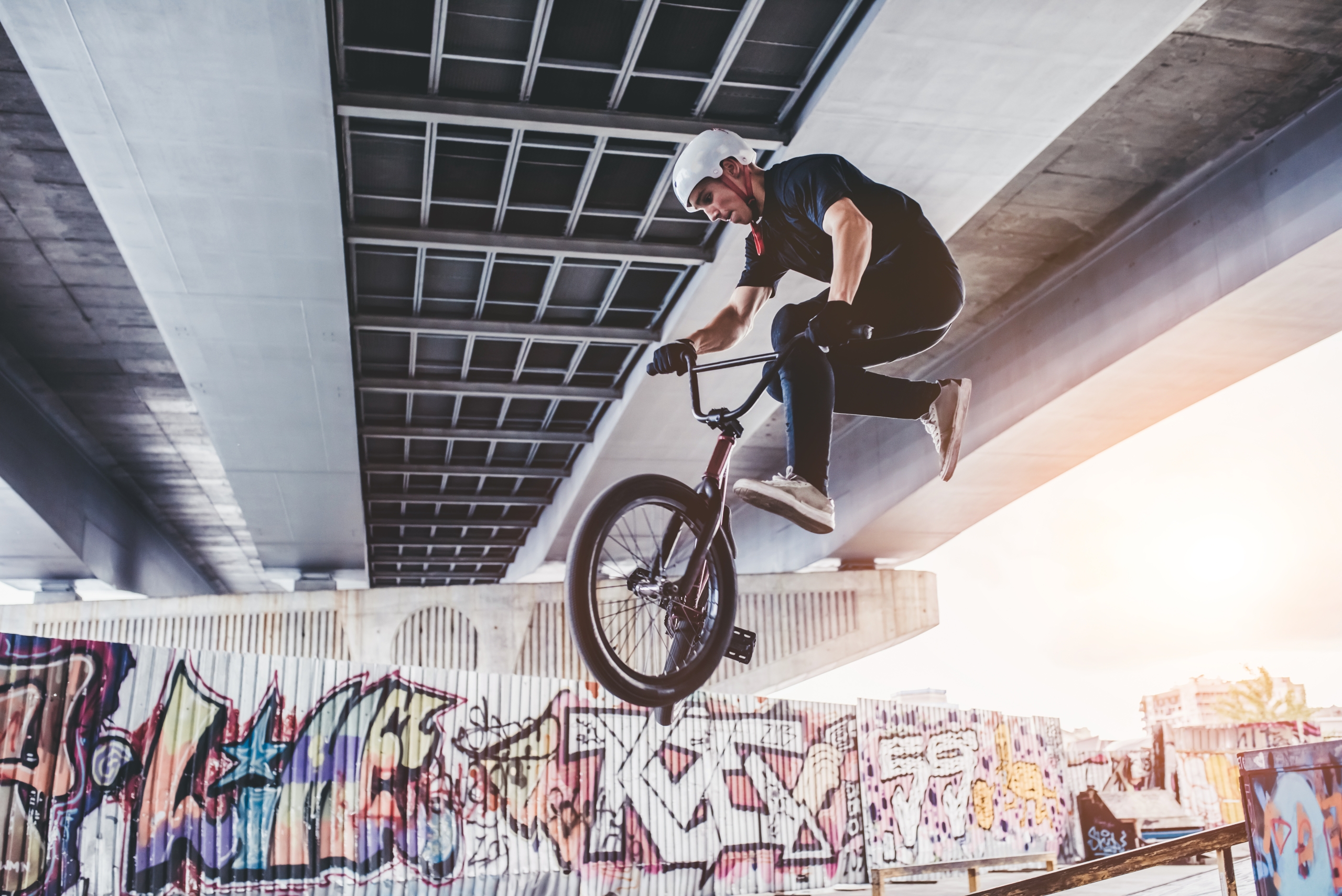 bmx'er doet een trick