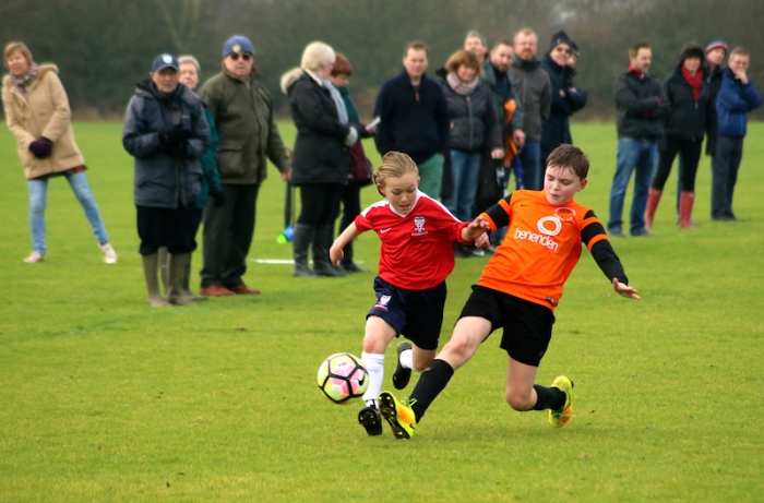 voetballende kinderen