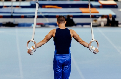 gymnast aan de ringen