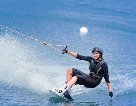 waterskiër op het water