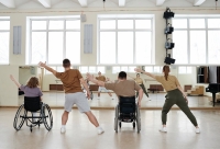 Rolstoeldansers in een danszaal